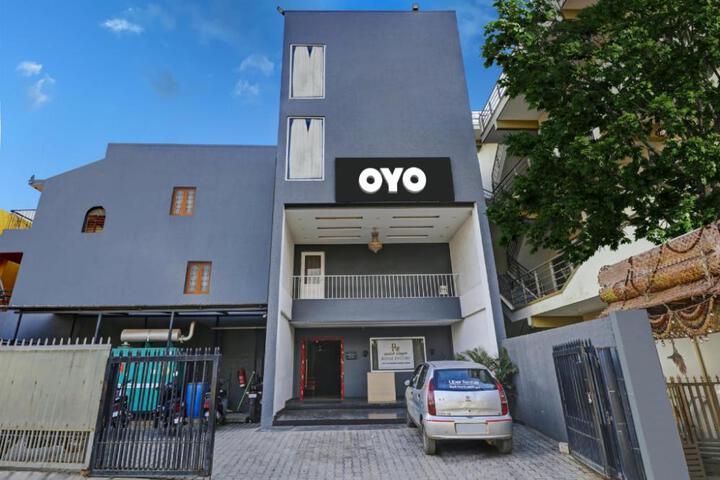 Hotel O Royal Encore