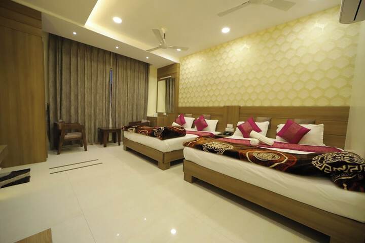 Room 11 of 36