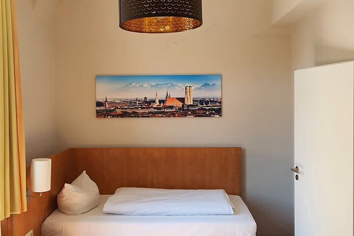 Room 2 of 9