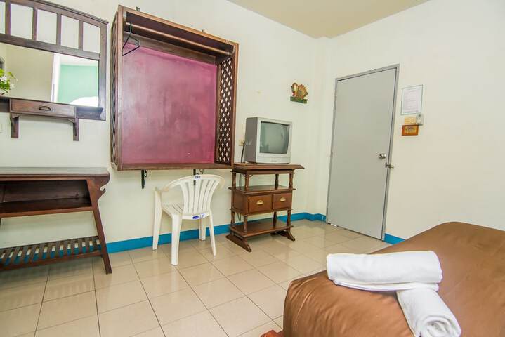 Room 5 of 32