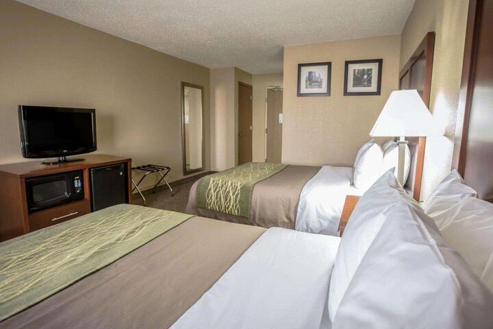Queen Bed Accessible (12 of 15)