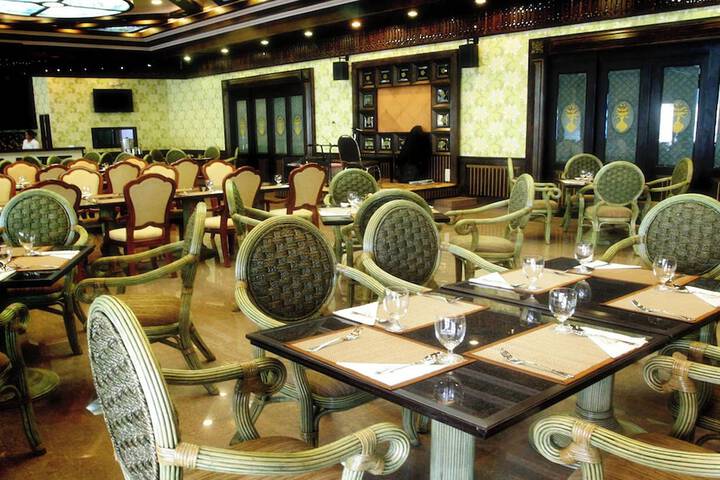 Dining 60 of 76