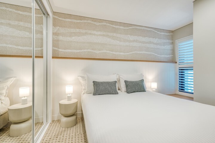 Room 13 of 193