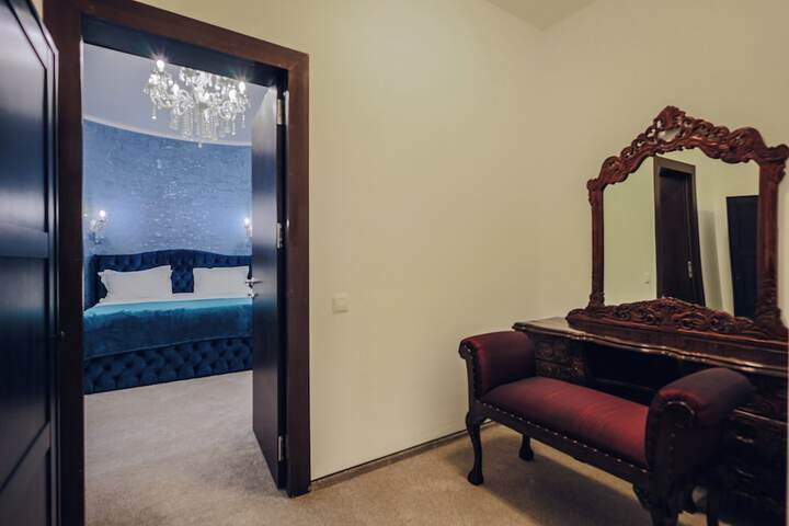Room 32 of 70