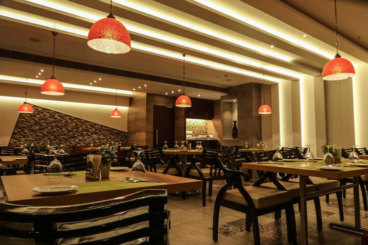 Dining 27 of 30