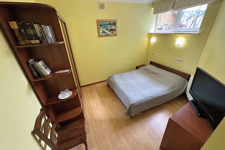 Room 27 of 65