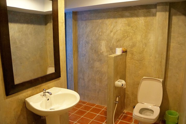 Room 35 of 61