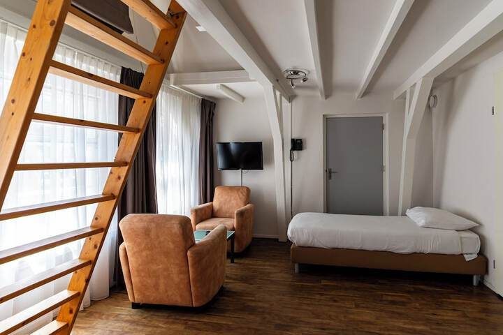Room 19 of 34