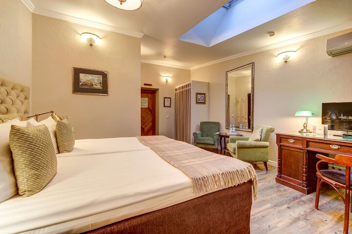 Room 52 of 120