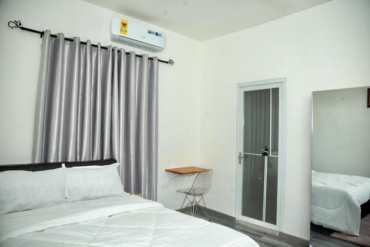 Room 28 of 77