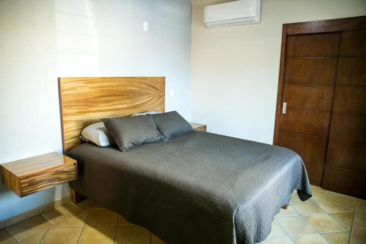 Room 2 of 32