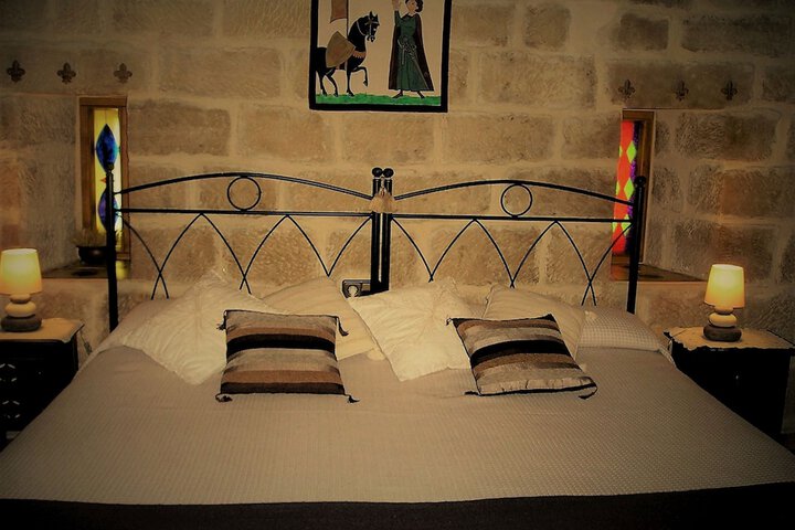 Room 14 of 77