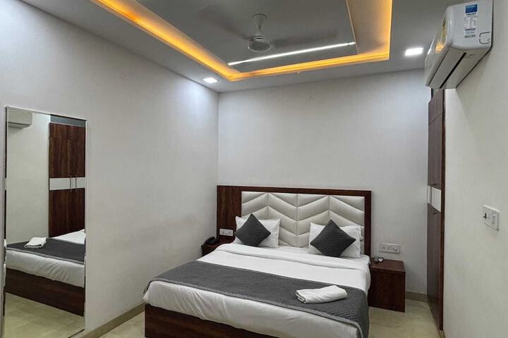 Room 6 of 11