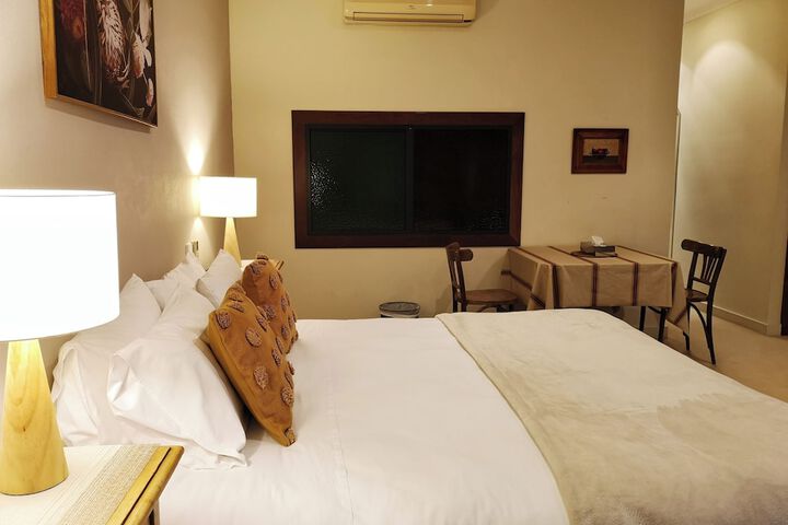 Room 12 of 127