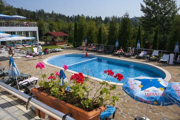 Pool 16 of 24