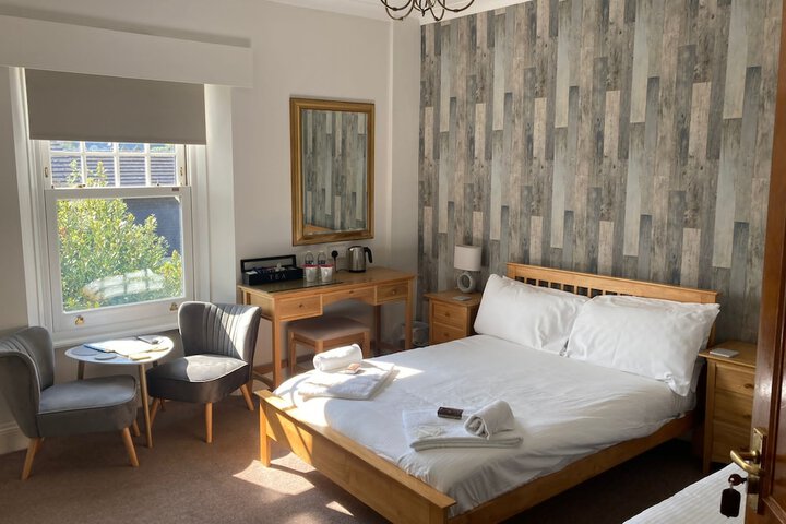 Room 12 of 25