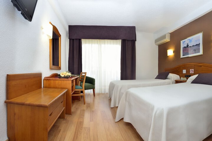 Room 8 of 35