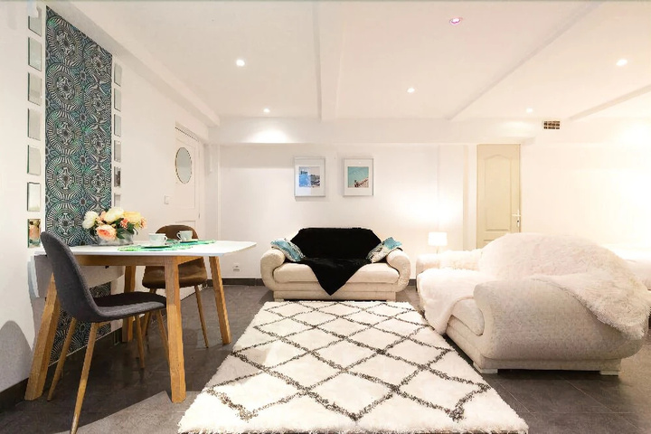 Room 5 of 14