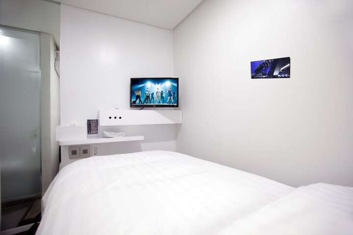 Room 12 of 44