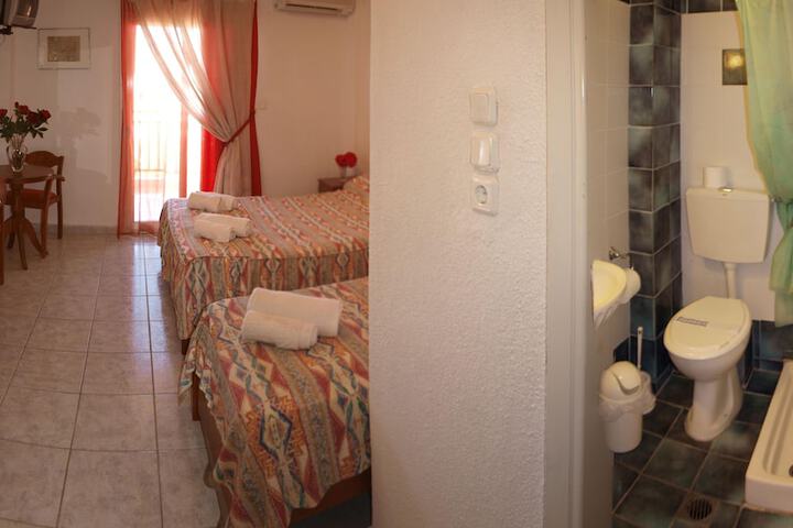 Room 9 of 35