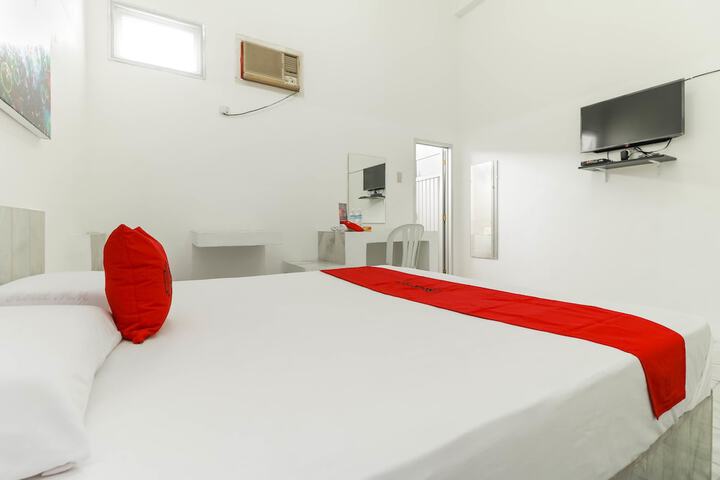 Room 6 of 8