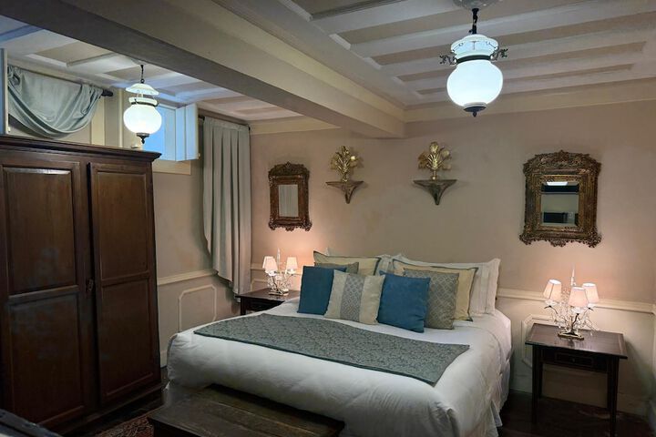 Room 9 of 48