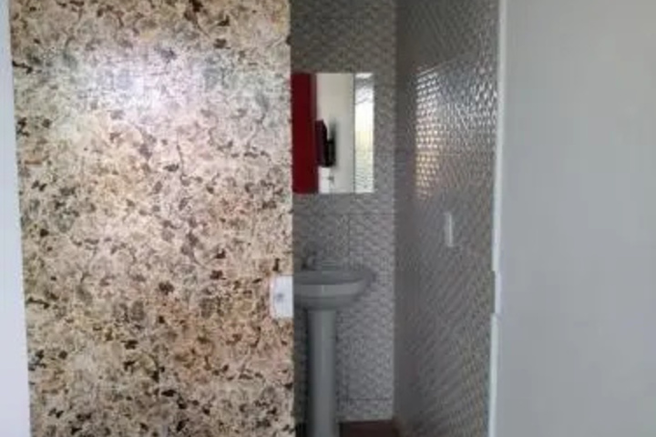 Room 10 of 20
