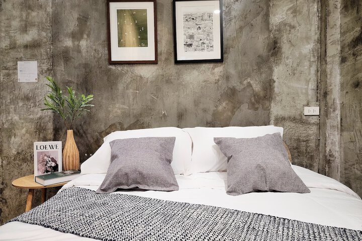 Room 8 of 34