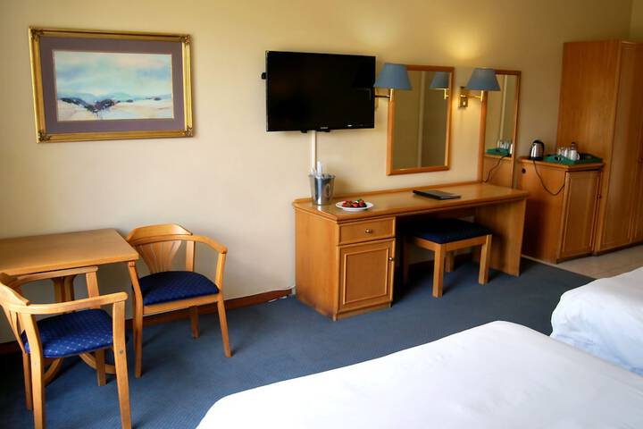 Room 10 of 64