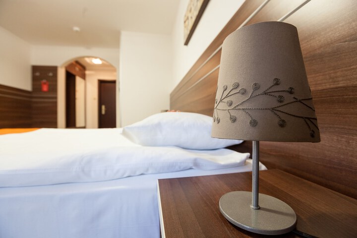 Room 8 of 38