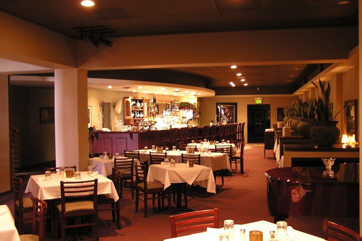 Dining 17 of 22