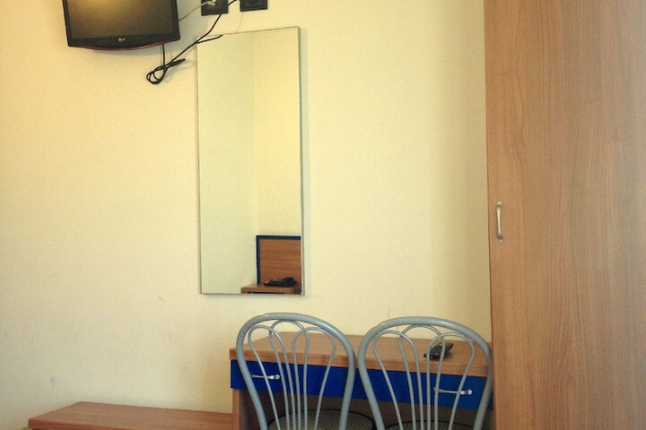 Room 9 of 37