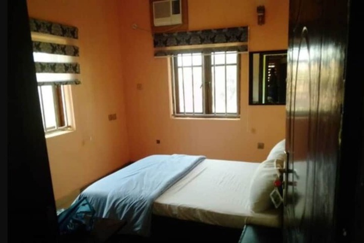 Room 5 of 11