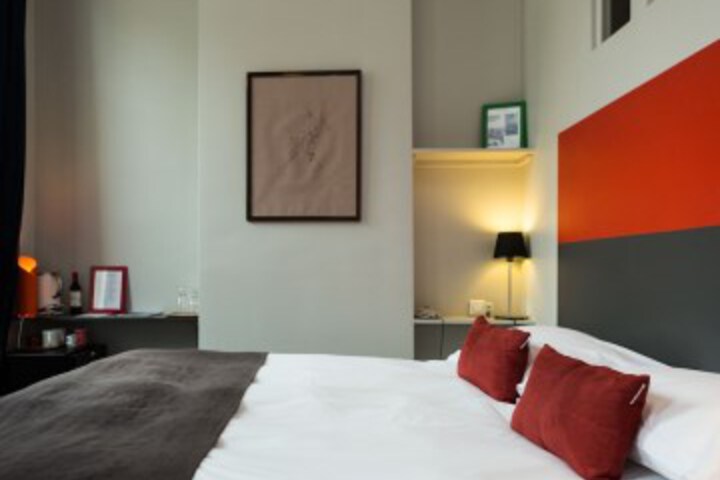 Room 9 of 35