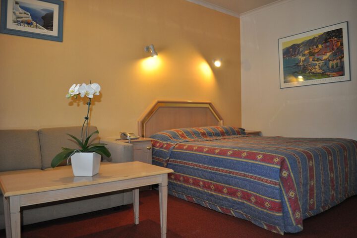Room 9 of 41
