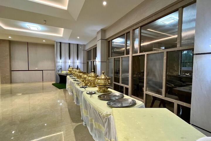 Ballroom/Hall 44 of 53