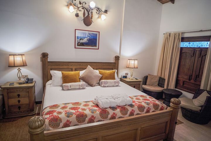 Room 10 of 28