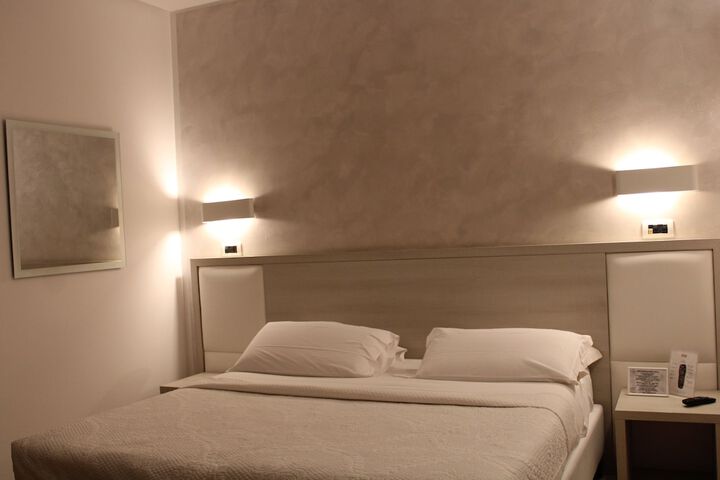 Room 26 of 38