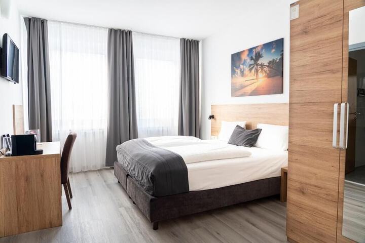 Room 8 of 30