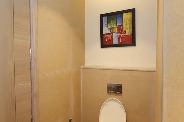 Room 13 of 34