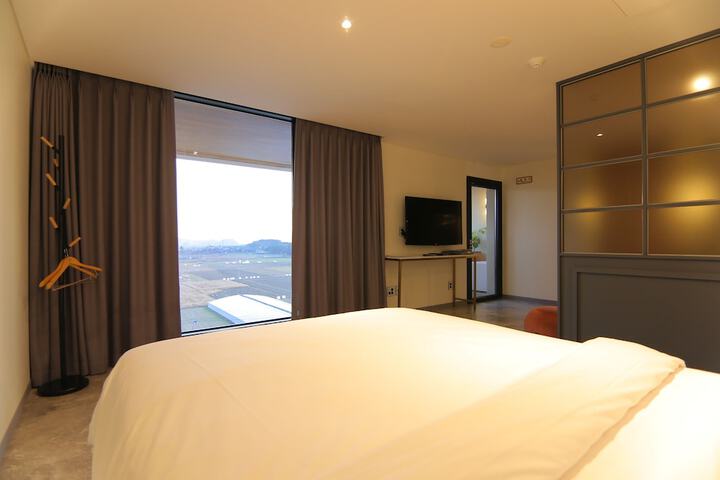 Room 73 of 190