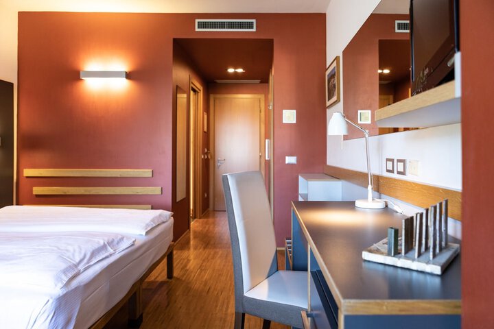 Room 8 of 45