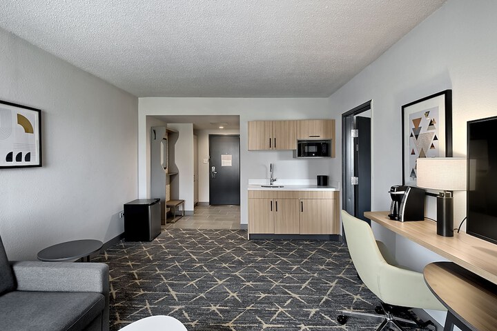 1 King Bed Accessible (2 of 12)