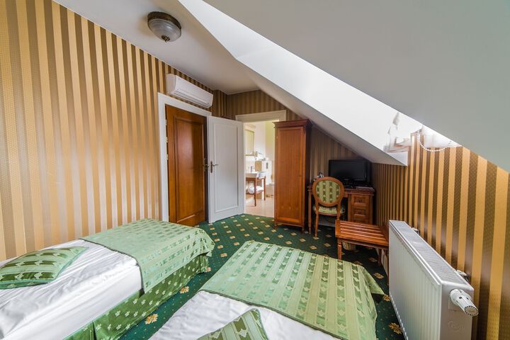 Room 21 of 66