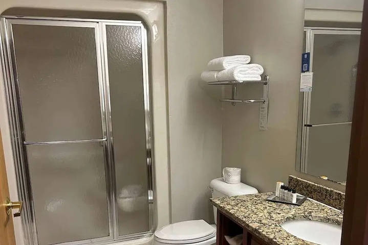 Room 9 of 33