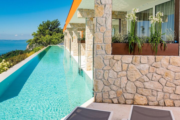 Pool 77 of 121