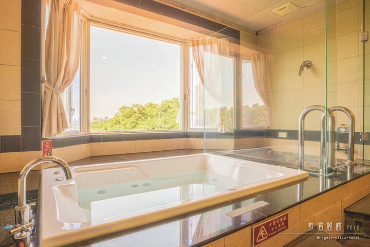 Hot Tub 174 of 263