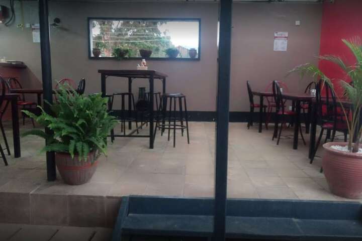Dining 2 of 7