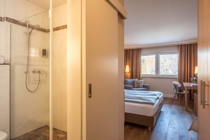Room 12 of 70