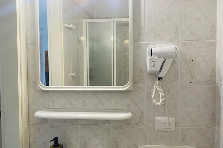 Room 37 of 104